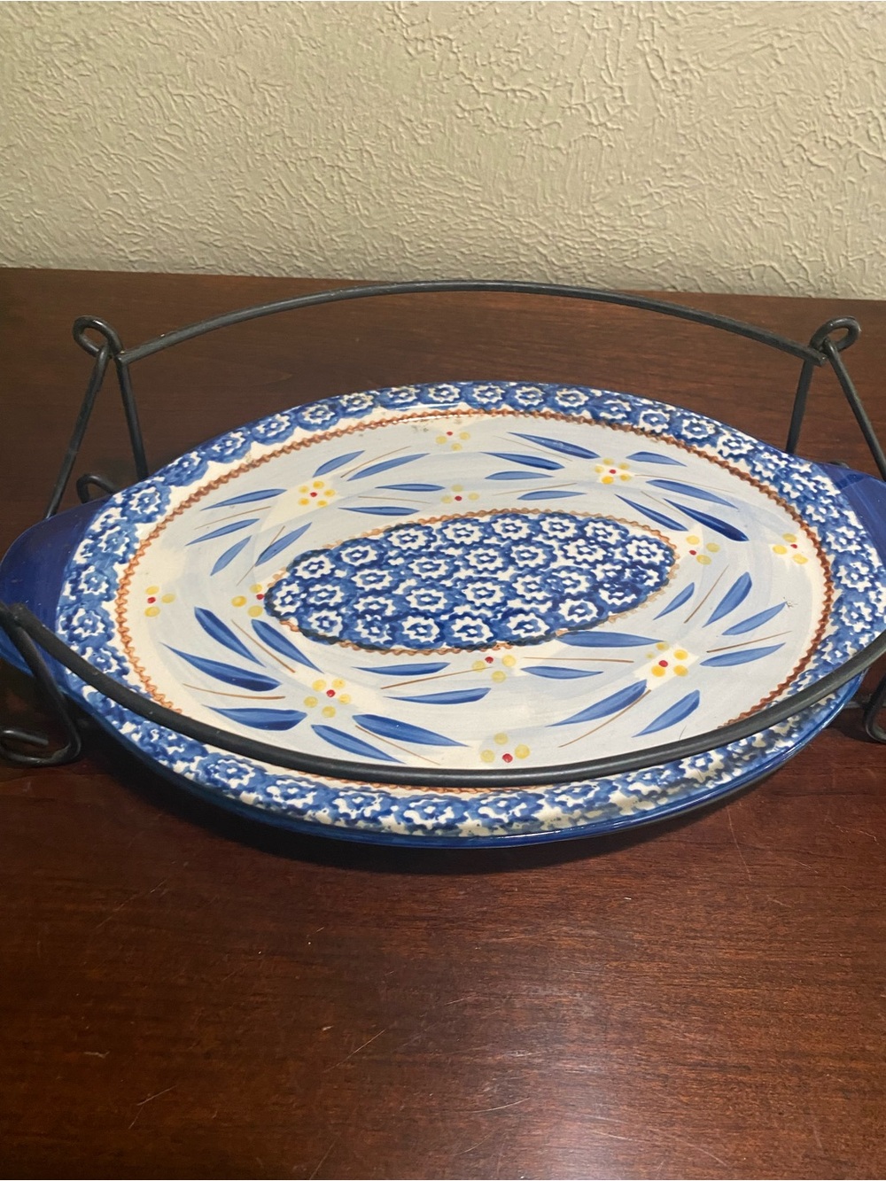 Temptations by Tara, Old World Blue, 1.5 Quart Oval Casserole Dish WithWire Rack - Picture 6 of 13